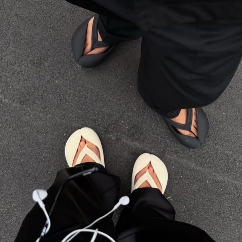 Zellerfeld (Havaianas )3D Printed Oat
Sandals Size 36 Minimal Futuristic - Picture 6 of 6
